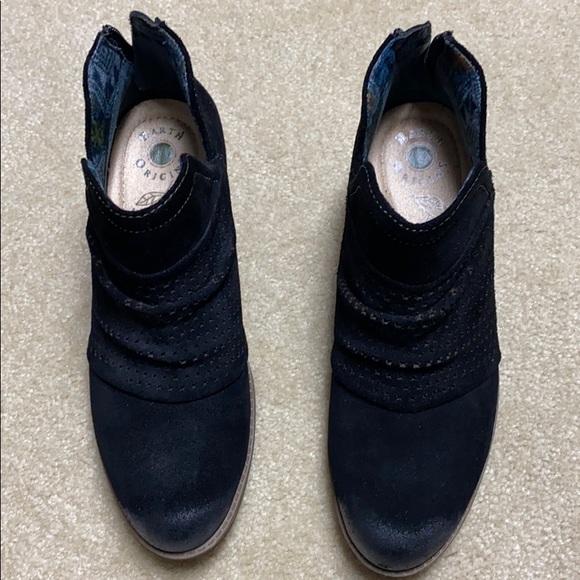 Earth origin booties. Good condition. - Picture 1 of 8